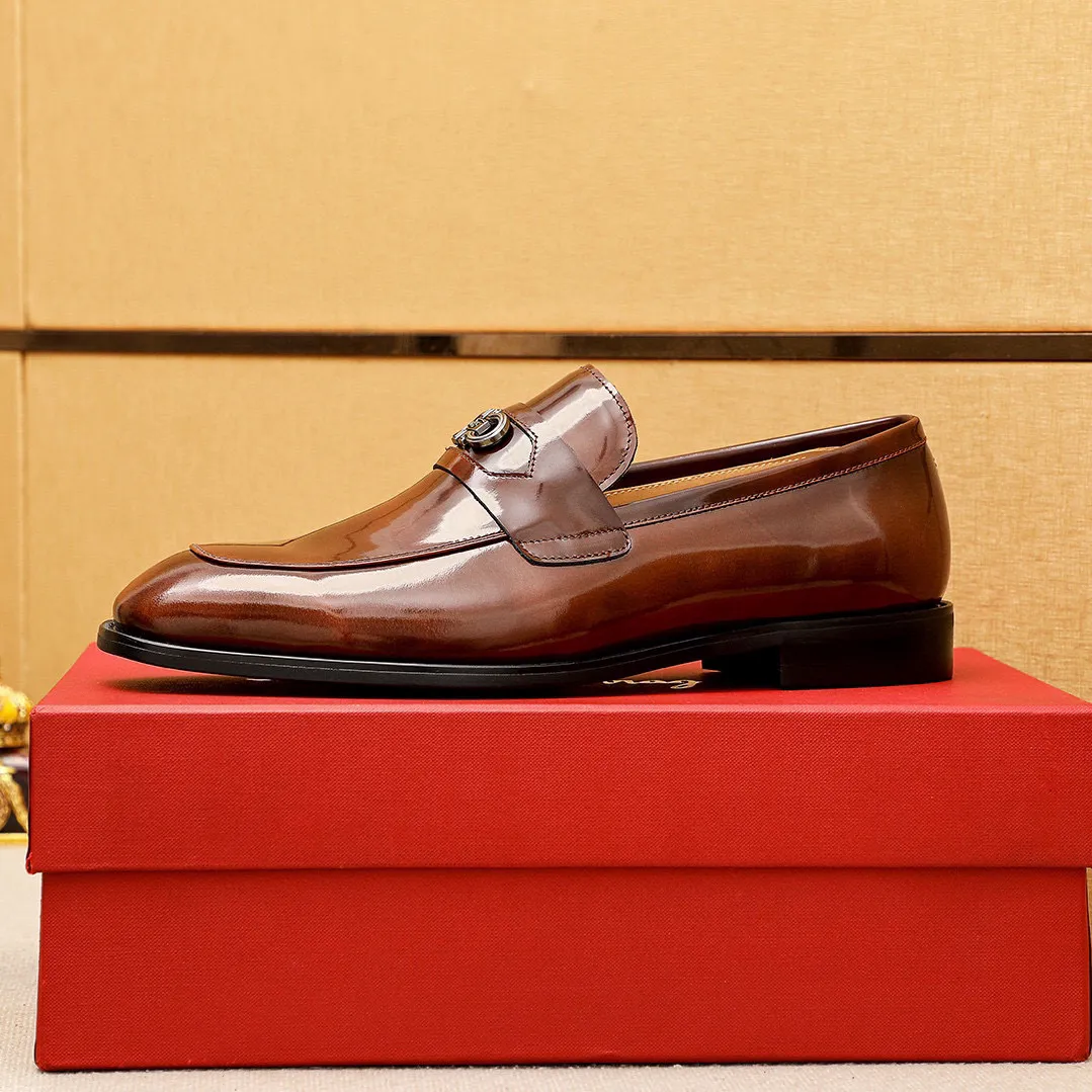 Men's shoes💰460💰 Product trademark: Ferragamo "Ferragamo" casual leather shoes Regular size: 38-44 (45🉑️customized) Product materials: Selected imported first-layer open-edge beaded cowhide leather upper + luxury hardware buckle, imported water-dyed cowhide leather lining. Strong three-dimensional visual effect, original outsole color: 1⃣️color optional